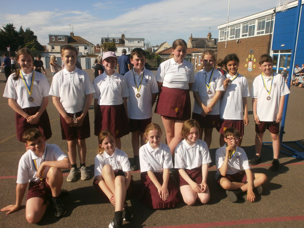 HoltFarmJunSch's tweet photo. Well done to the HFJS Year 5 and 6 netball team who played in a netball tournament at Great Wakering yesterday. HFJS came 3rd! A special mention to Sam and Charlie who were chosen as the HFJS players of the tournament. https://t.co/if3FjB8JFC