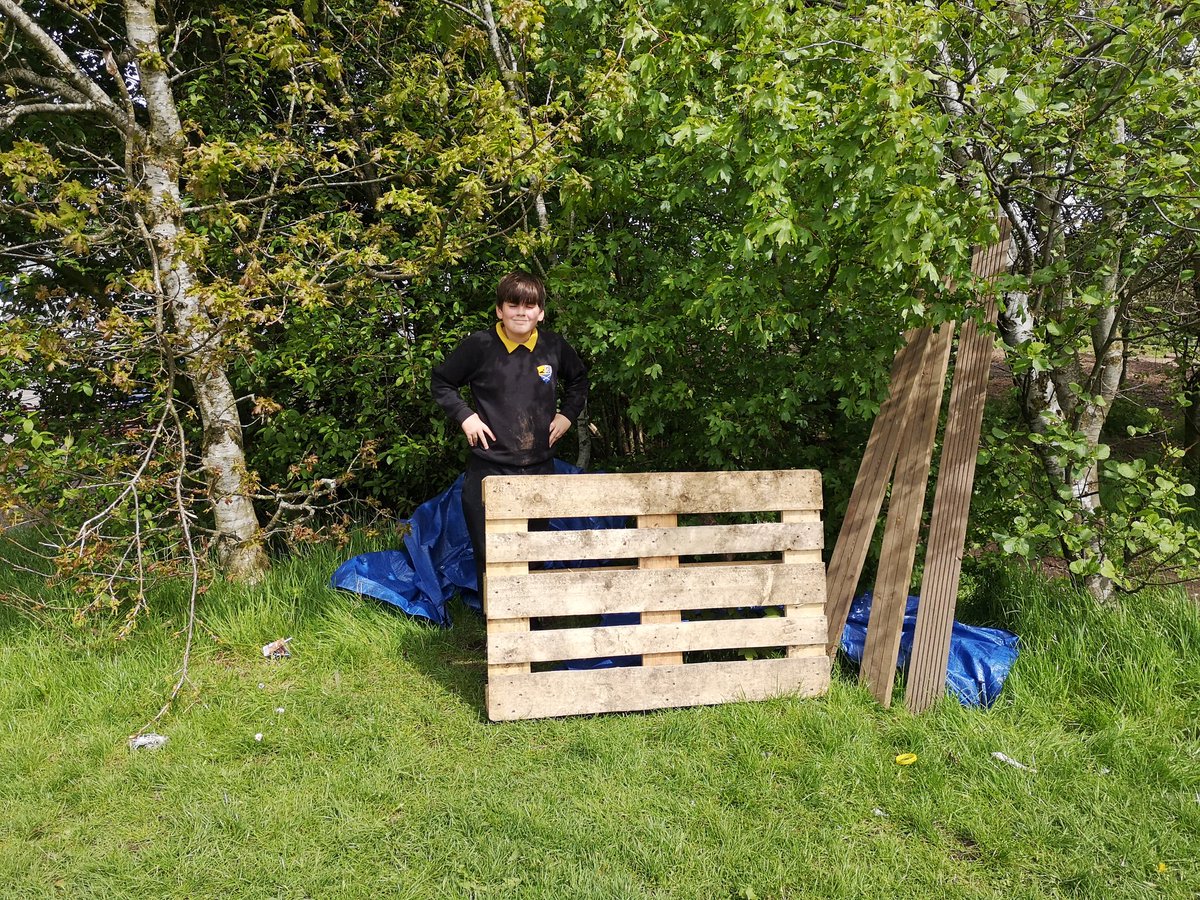 neilston_madras's tweet photo. The Forest School group enjoyed den building, tree climbing and bug hunting today. #outdoors #denbuilding #treeclimbing #bugdetectives @ForestSchools @NNOL_Scotland https://t.co/auPOtq1YuG
