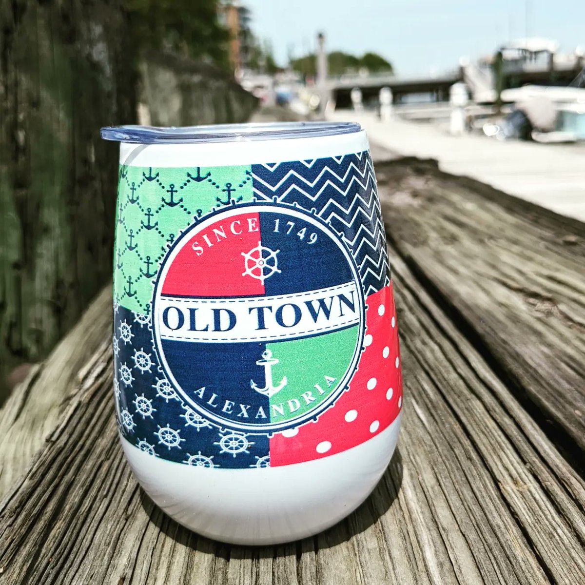 theoldtownshop's tweet photo. On the go? Don't forget your morning drink!! Our patchwork insulated mugs are perfect for hot or cold beverages every day of the week.
#theoldtownshop #onthego #travel #nautical #aroundalx #explorealex #coffee #tea #igalx #dmv #arlingtonva #visitALX https://t.co/A4lSEz508l