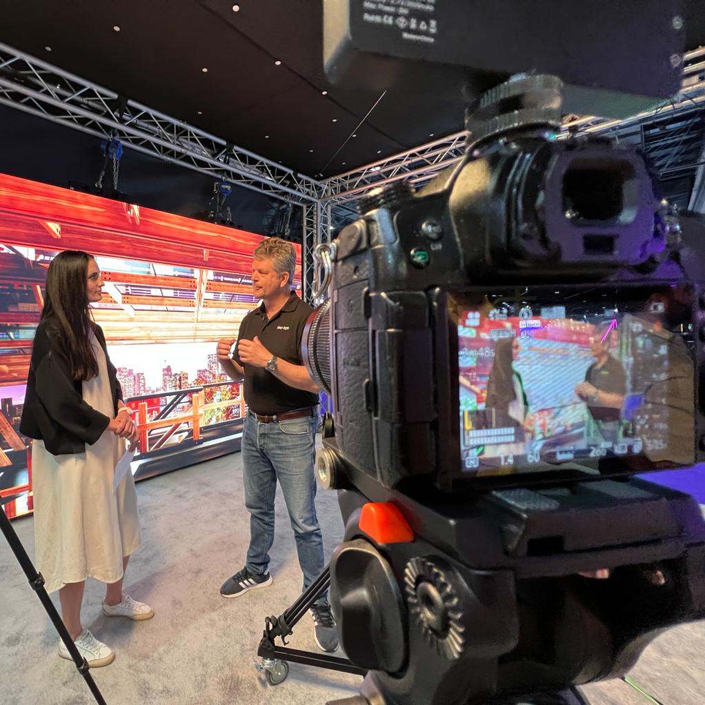 mo_sysLab's tweet image. We've had a great time speaking to @TheIABM    yesterday about what we're exhibiting at #CABSAT2022 with @Ideal_sys. We also discussed the new features of our #VPProXR and more about #MoSysAcademy. Stay tuned for the full interview. Virtual set by @moov_tv @CABSATofficial