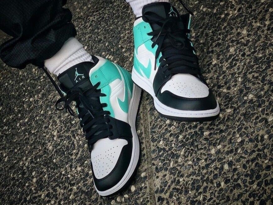 HUMPDAY PURCHASE RAFFLE!! 🔥🔥

Lets Go!!💪💪

Men's Air Jordan 1 Mid "Tropical Twist"🙌🤗

$150

To Qualify:

DM Size &amp; Email, RT, Story or Share 🙏
(screenshot story)

Register an Account On Website! Link In Bio👆

Winner's will Be Contacted Thursday May 19th 👏😎