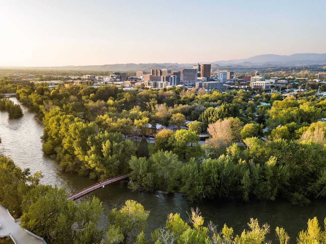 BoiseCVB's tweet photo. Show a little love for Boise....what's your favorite thing about our city? 🌳
📷: langdon.heath
#visitboise #boiseidaho #weloveboise #downtownboise #thisisboise #boiselove https://t.co/by1Gtcr8vl
