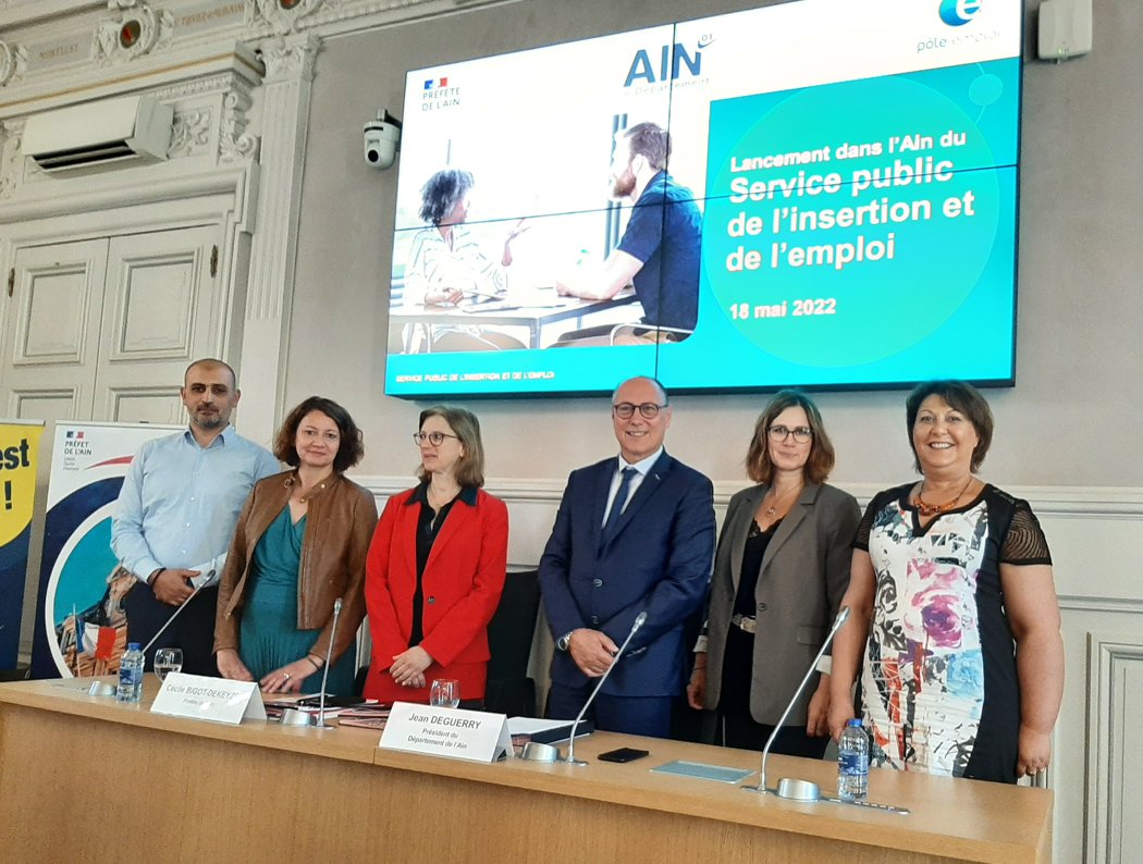 #Insertion👨‍🦰👩‍🦰 Le Département de l'#Ain, <a href="/Prefet01/">Préfet de l'Ain</a>, les collectivités, Pole Emploi, CAF, MSA, associations, entreprises... se mobilisent pour  favoriser le retour à l'emploi des personnes rencontrant des difficultés pour s'insérer sur le marché du travail➡️tinyurl.com/2p8hvrye
