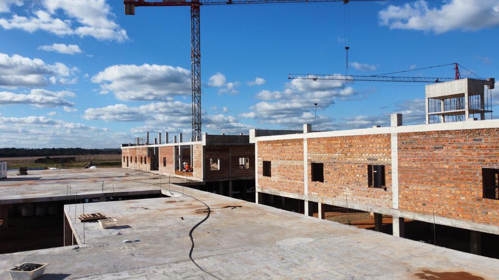 capaco_oficial's tweet image. Obras | Socios 👉 Avances
🏥 Gran Hospital de Coronel Oviedo
⬆️ Planta Alta: Avance en mamposterias de cierre perimetral e internas.
⬇️ Planta Baja: instalaciones cloacales y pluviales.