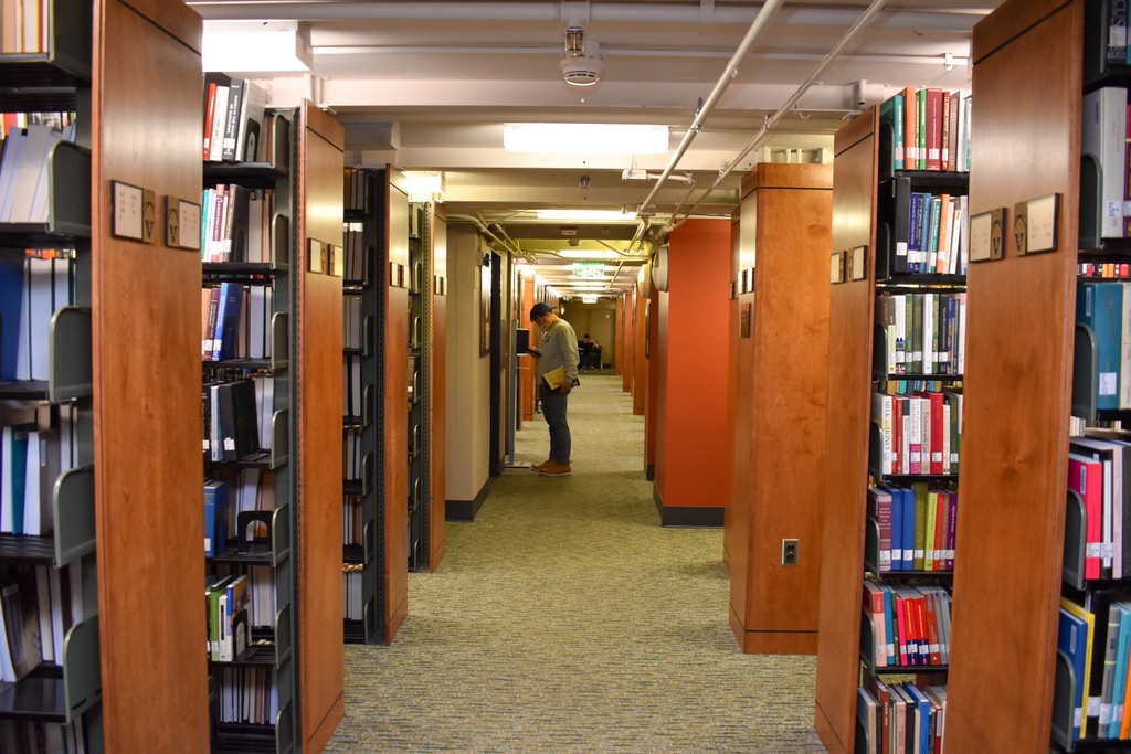 VandyLibraries's tweet photo. Need help finding a library resource? Visit our website to Ask a Librarian! https://t.co/lSj90lylAH #VandyLibraries https://t.co/bLbTYpwON7