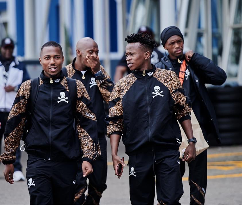 Joshua_Journo's tweet photo. On their way in style ✈️🇳🇬
@orlandopirates #CAFCC #TotalEnergiesCAFCC https://t.co/hCn5PEaGoY