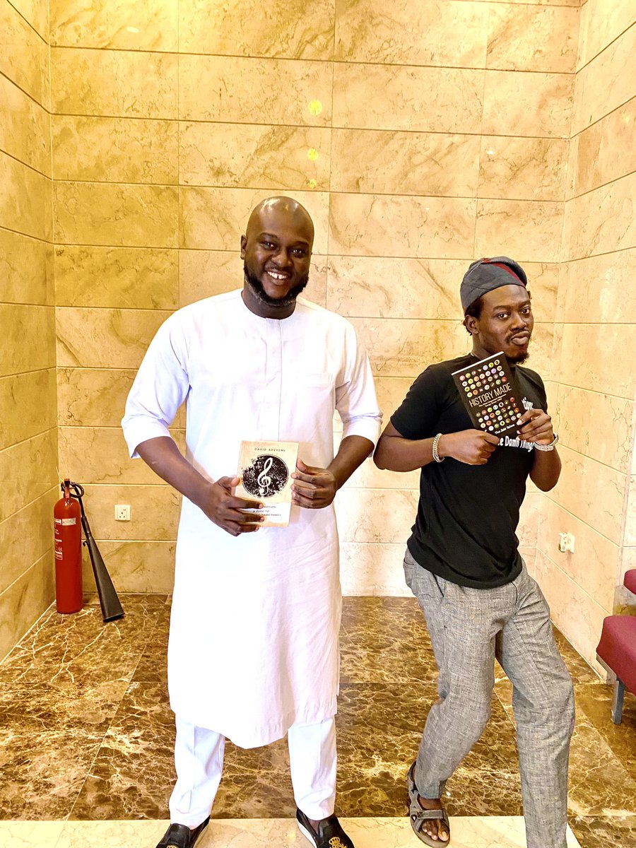 thejidetaiwo's tweet photo. Glad to finally meet @AdeyemiDavid_ and get my own complimentary of his book #HackingMusicPromotion. Congrats on everything bro. And thank you! https://t.co/tgHIiKmX44