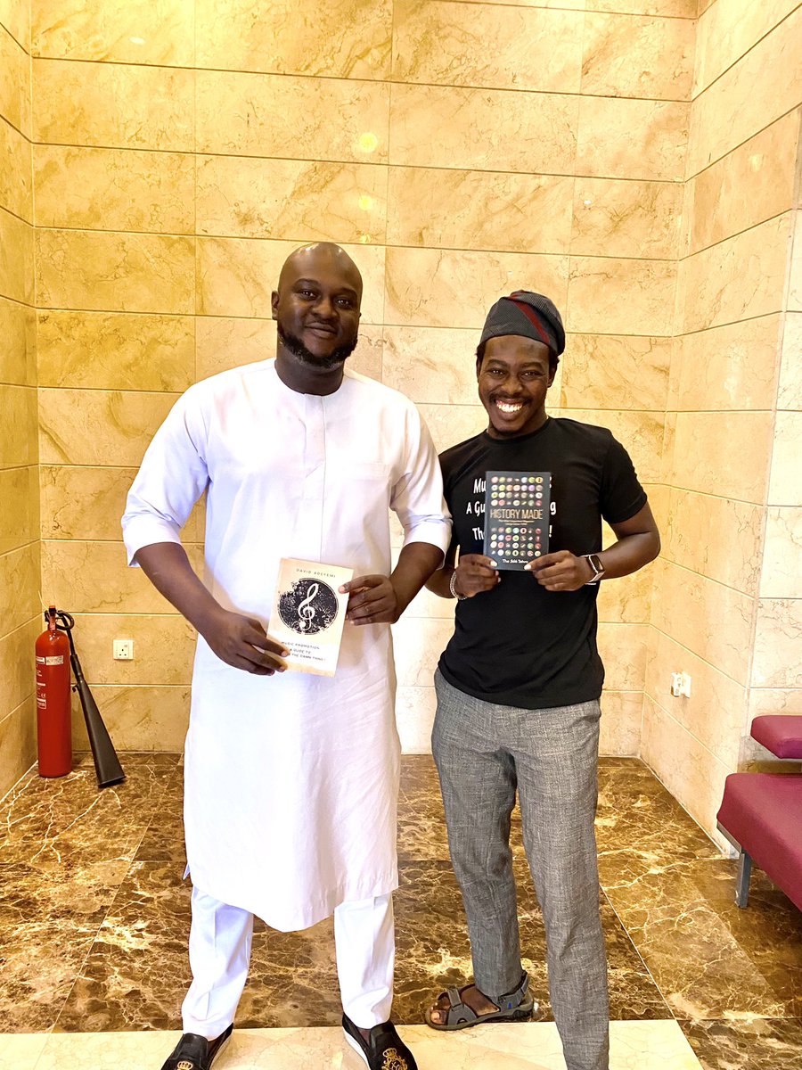 thejidetaiwo's tweet photo. Glad to finally meet @AdeyemiDavid_ and get my own complimentary of his book #HackingMusicPromotion. Congrats on everything bro. And thank you! https://t.co/tgHIiKmX44