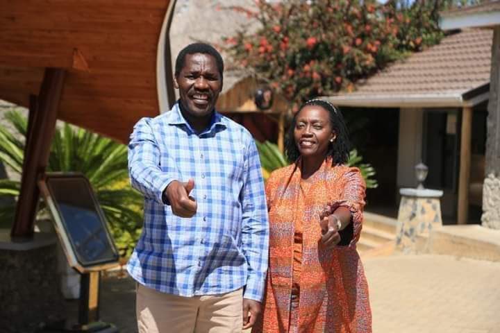 Muugeni antu ba Meru! Muugeni Kairi! Leo msafara wetu  na <a href="/PeterMunya/">Hon. Peter G. Munya, EGH.</a> wa #AzimioLaUmoja imefika  kwenu 

#Inawezekana