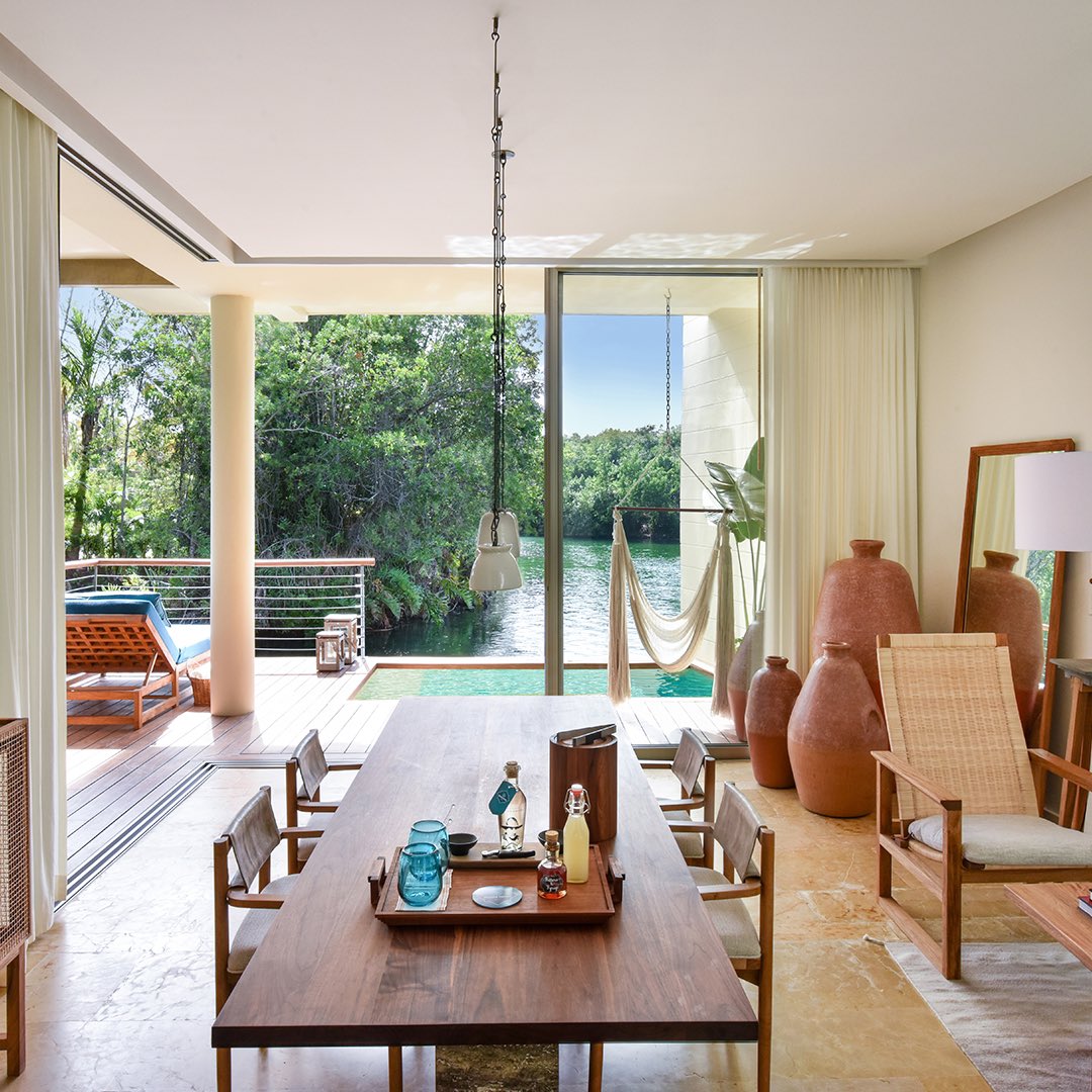 mayakoba's tweet photo. Find an oasis of comfort and serenity at @rwmayakoba. Its contemporary furniture made by Mexican artisans and the details of the rooms guarantee a stay of another level.

#onlyinmayakoba #caribemexicano #luxuryvacations #mayakoba #rosewoodmayakoba https://t.co/BotYiIP9B1