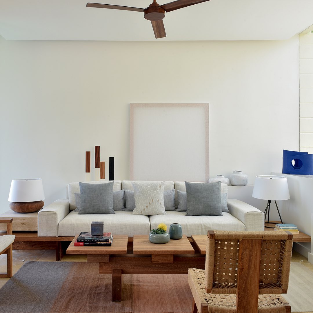 mayakoba's tweet photo. Encuentra un oasis de comodidad y tranquilidad en @rwmayakoba. Sus muebles contemporáneos elaborados por artesanos mexicanos y los detalles de las habitaciones garantizan una estancia de otro nivel.

#onlyinmayakoba #caribemexicano #luxuryvacations #mayakoba #rosewoodmayakoba https://t.co/pwL5oRwYDl