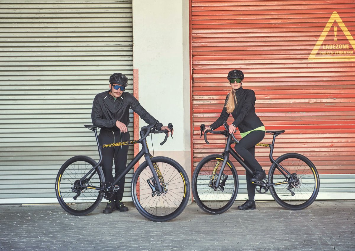 urwahnbikes's tweet photo. URWAHN X ALBERTO: BESTREBUNG NACH UMWELTBEWUSSTER FORTBEWEGUNG

Als innovativer Vorreiter in Sachen urbaner Mobilität machen wir die regionale Produktion mit 3D-Druck salonfähig und stellen die Bedürfnisse der Nutzer:innen und die nachhaltige Wertschöpfung in den Mittelpunkt. https://t.co/7DHwkKbXhL