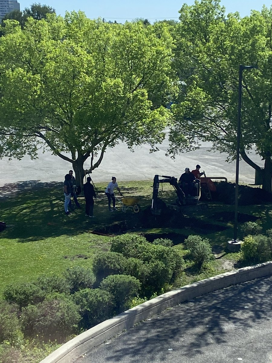 StPiusXOCSB's tweet photo. The creation of our outdoor Indigenous learning space has started after lots of planning and preparation! We are thrilled to be able to watch this beautiful space come to life over the next few weeks. #ocsbIndigenous #ocsbTech #WeAllBelongSPX #PiusFam https://t.co/17tE2qLPja