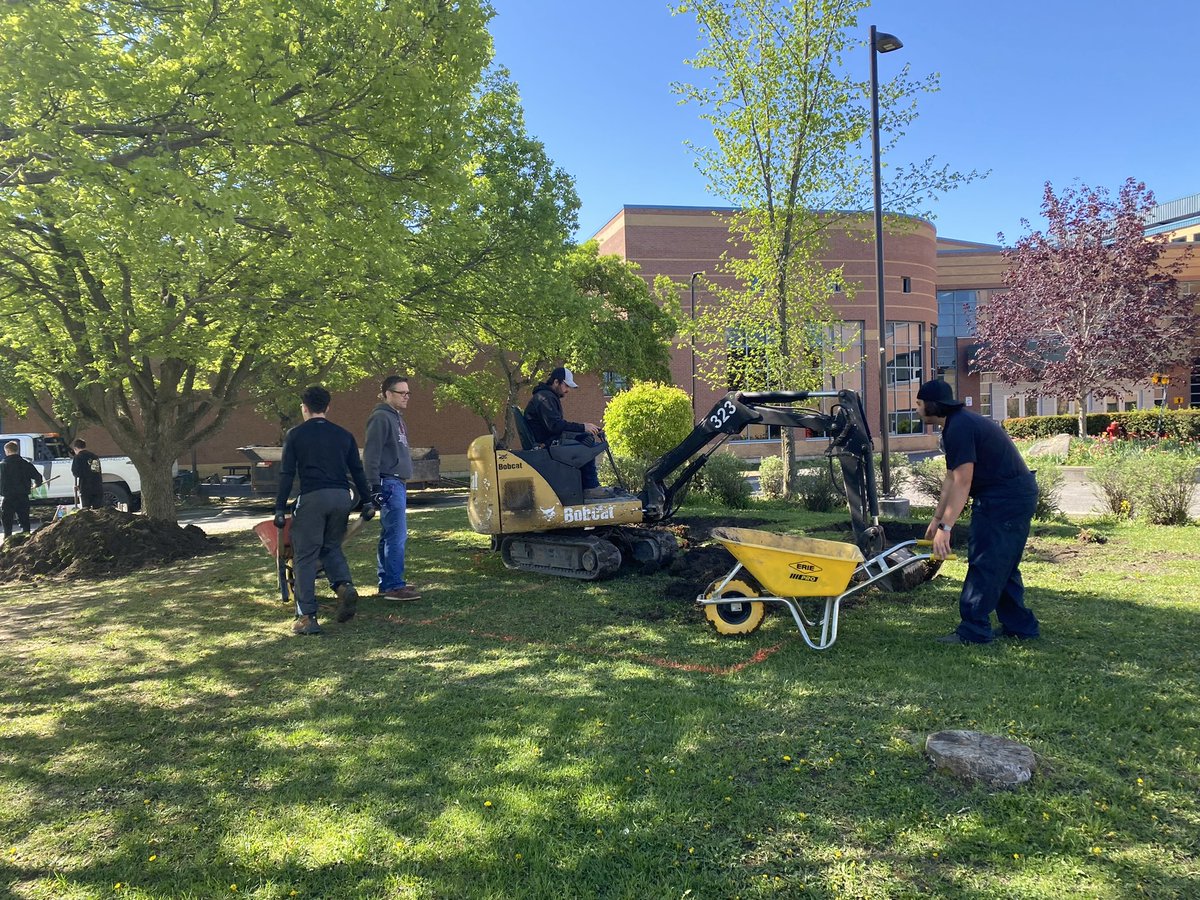 StPiusXOCSB's tweet photo. The creation of our outdoor Indigenous learning space has started after lots of planning and preparation! We are thrilled to be able to watch this beautiful space come to life over the next few weeks. #ocsbIndigenous #ocsbTech #WeAllBelongSPX #PiusFam https://t.co/17tE2qLPja