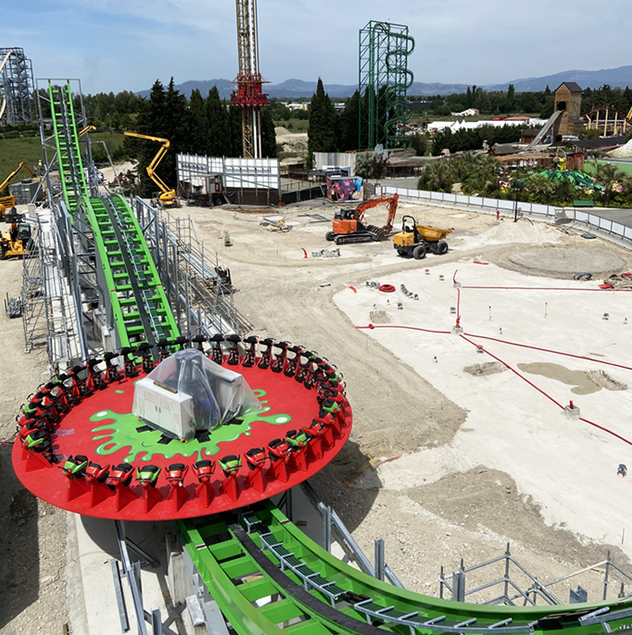 Parc_Spirou's tweet photo. 🚧TRAVAUX🚧
La Kid Paddle Zone évolue de jour en jour, on commence à imaginer l'Aqua Slime Project, la zone aquatique⛲🤩 ! Quant à Blorks Attack, l'attraction a revêtu sa belle soucoupe rouge montée de sièges qui vous donneront une vue à 360° ! 🤪😂

Vivement cet été ! https://t.co/srddsUAkUz