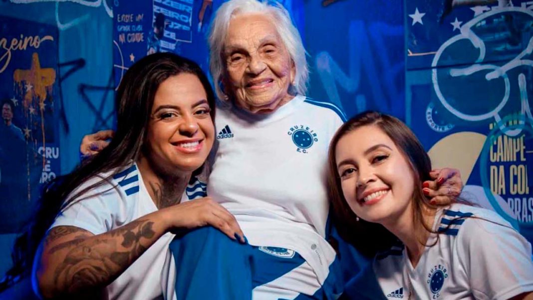 goleada_info's tweet image. Adidas comete gafe e divulga fotos da nova camisa branca do Cruzeiro, que deve ser lançada na sexta-feira (20).

📸: Divulgação