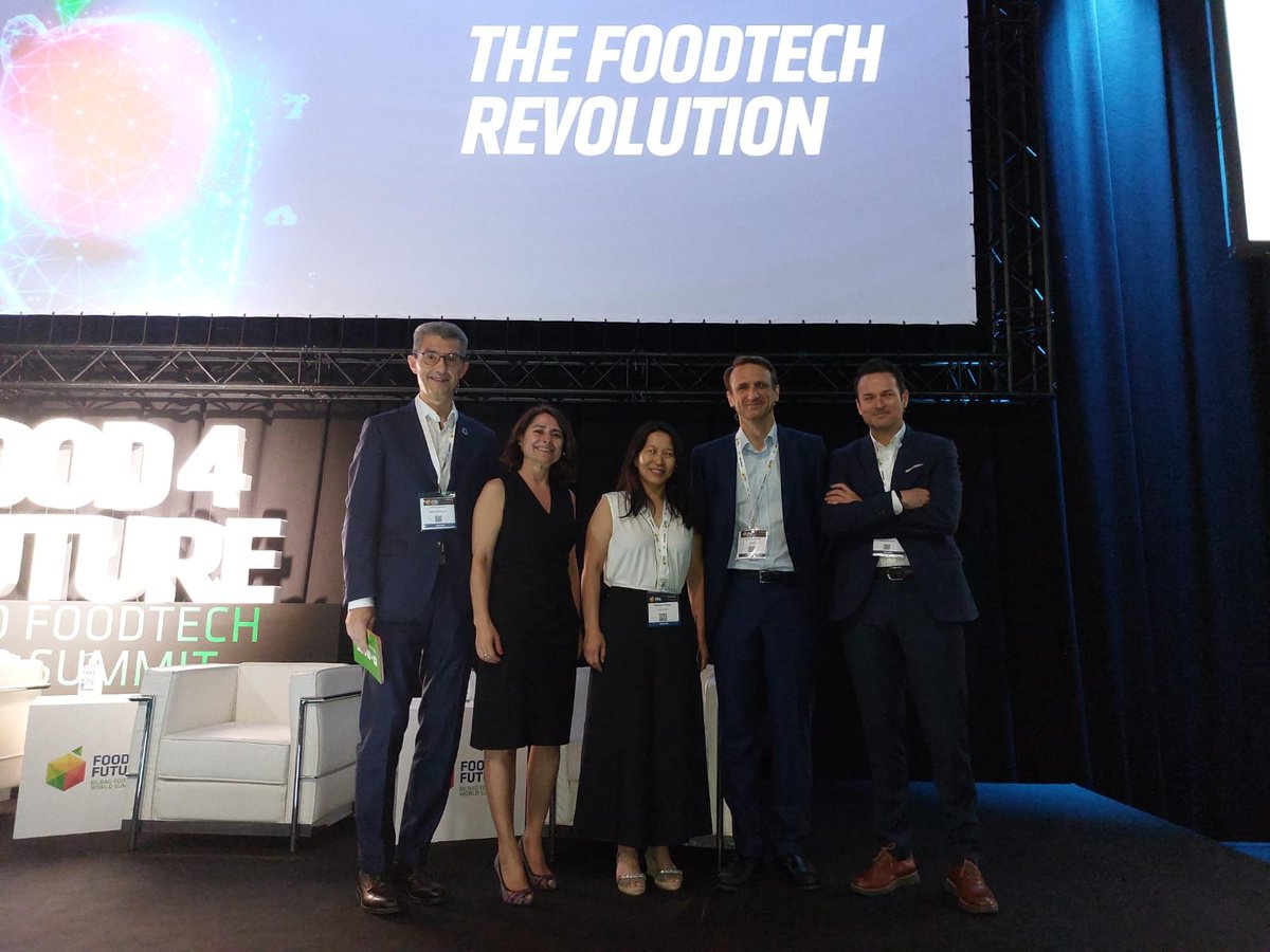 BASF_ES's tweet photo. Esta mañana @carles64 ha participado en la mesa redonda del segundo día de #F4F2022, dedicado al tratamiento global de la #sostenibilidad. Junto a otros CEOs, ha debatido sobre la tendencia de los consumidores hacia las proteínas de origen #vegetal y su impacto en la industria. https://t.co/VqWYh6GD6V