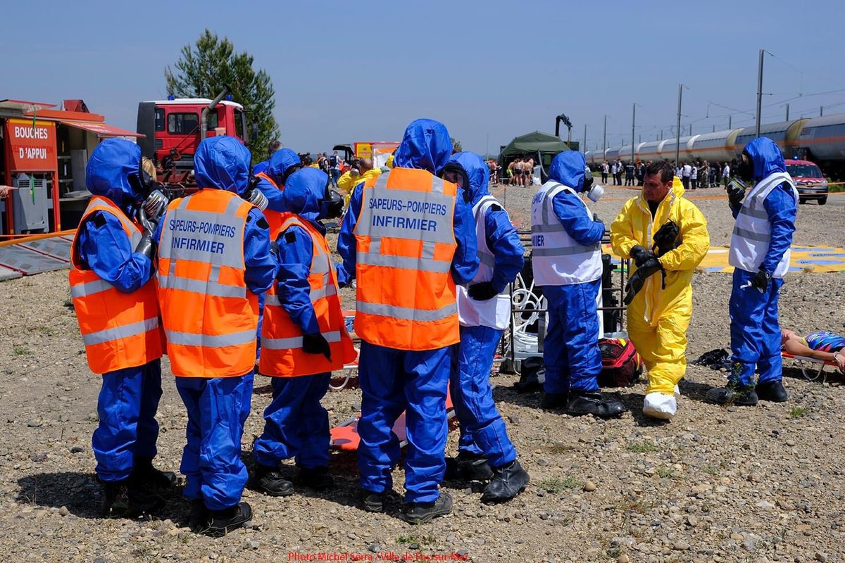 villedefos's tweet photo. #exercice #DOMINO22 Aujourd’hui mercredi 18 mai 2022, des moyens importants ont été déployés sur la commune de Fos-sur-Mer. https://t.co/8XyPVWII11