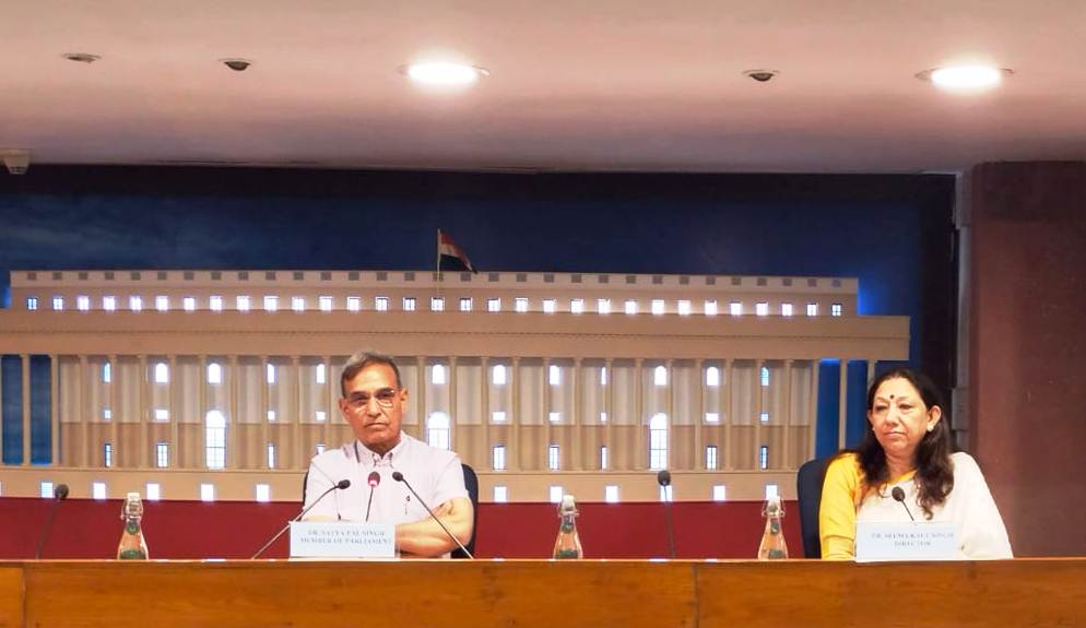 LokSabha_PRIDE's tweet photo. Appreciation Course in Parliamentary Process and Procedures for probationers of 43rd (2020) and 44th (2021) Batches of Indian Statistical Service! 
@loksabhaspeaker @dr_satyapal @ISSA_MOSPI @GoIStats @PIB_India 

Hon'ble MP, Dr. Satya Pal Singh Lok Sabha addressed the Officers. https://t.co/VjYWNQKUPl