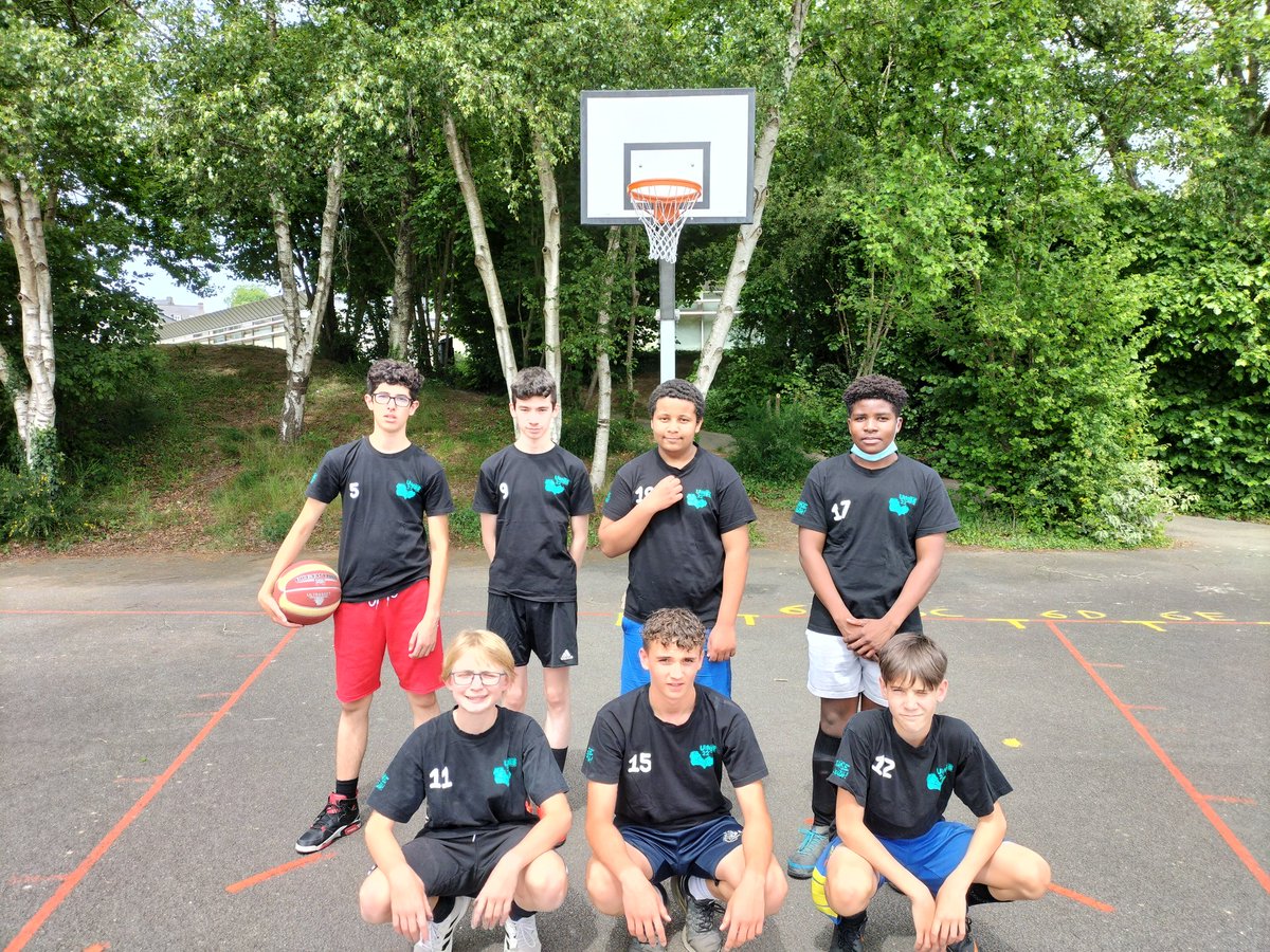 ClaireReboux's tweet photo. Tournoi sports collectifs as Roger Vercel vs Plancoët et Plouer @acrennes @AeepsR @villededinan @college_Vercel @DinanAgglo @Unss_22 @UNSS_Bretagne https://t.co/PFuK52ayjL