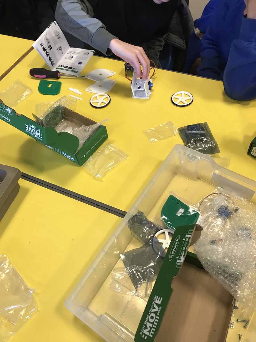 sassageek's tweet photo. @AberlourPS we are putting together the #movemini robots for @BBCMicrobits. Next week THE KLAW!!!!! @DigitalXtraFund @DigiLearnScot @CompAtSch @DigiLearnMoray https://t.co/RZmYpotwnI