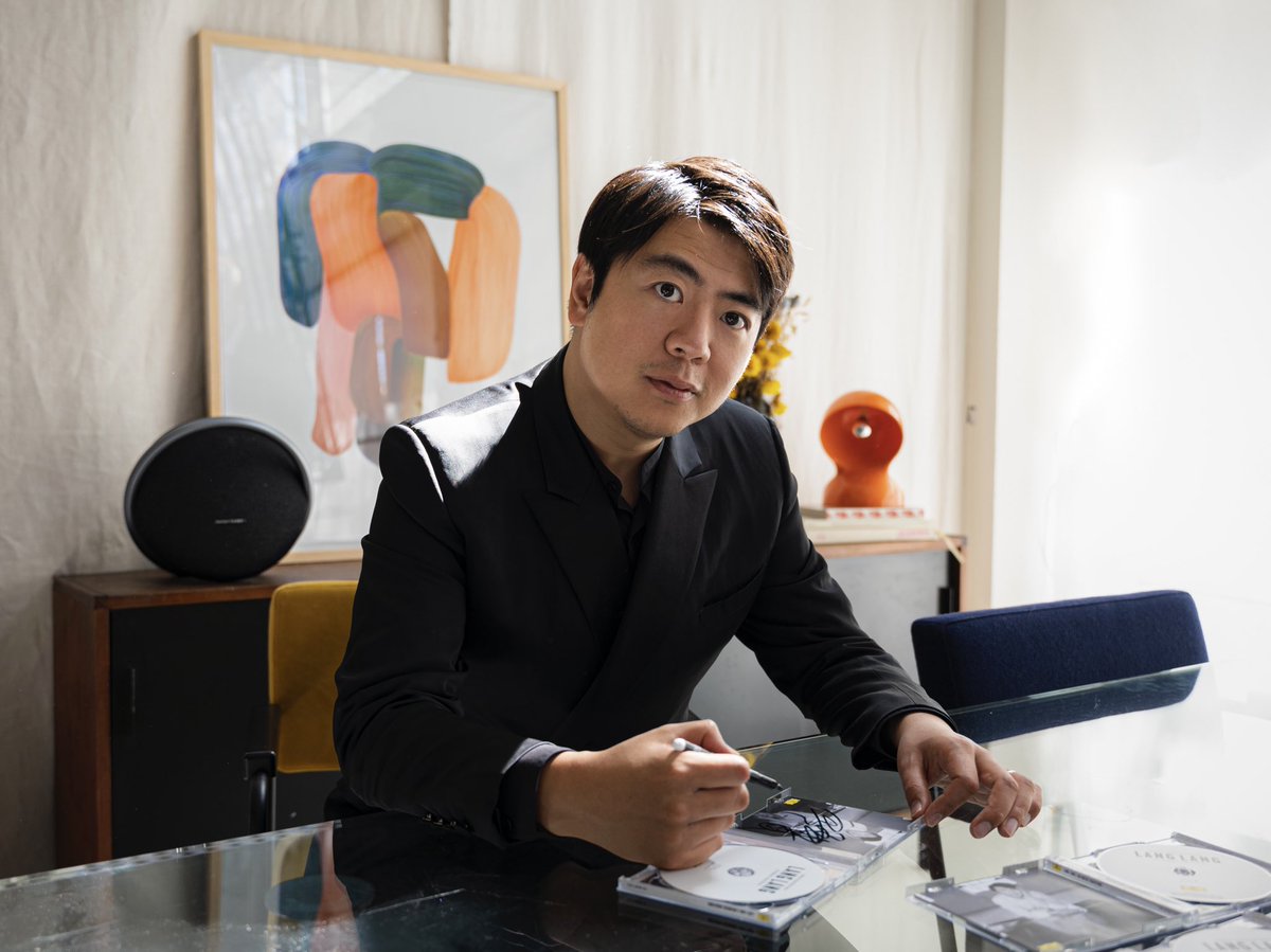 Stand to see your artwork at the Harman Kardon Suites Art Gallery at the Montreux Jazz Festival. Submit your interpretation of @lang_lang’s music and discover the art of sound today. 

Extra details are available at harmankardon.co.uk/suites2022 #HarmanKardonSuites2022