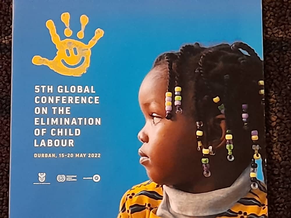 MaliTpae's tweet photo. Les adultes au travail 
Les enfants à l'école.
#EndChildLabour 
#5thChildLabour 
#RaiseYourHandForKids 
@MaliTpae 
@WNCB_org 
@eduint https://t.co/ZWmnyVVUBc