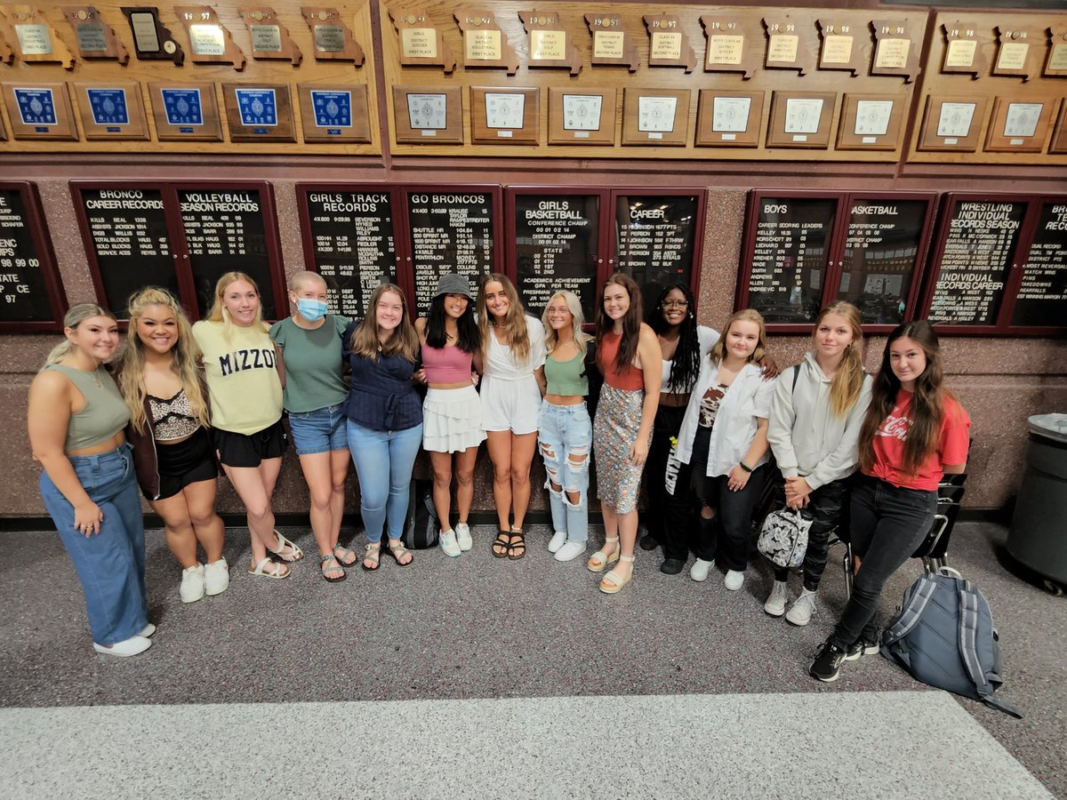 LSNGirlsTrack's tweet image. Congrats again to Olivia King on her record breaking throw. Let's do it again Saturday! @LSNActivities @LSNTrackField