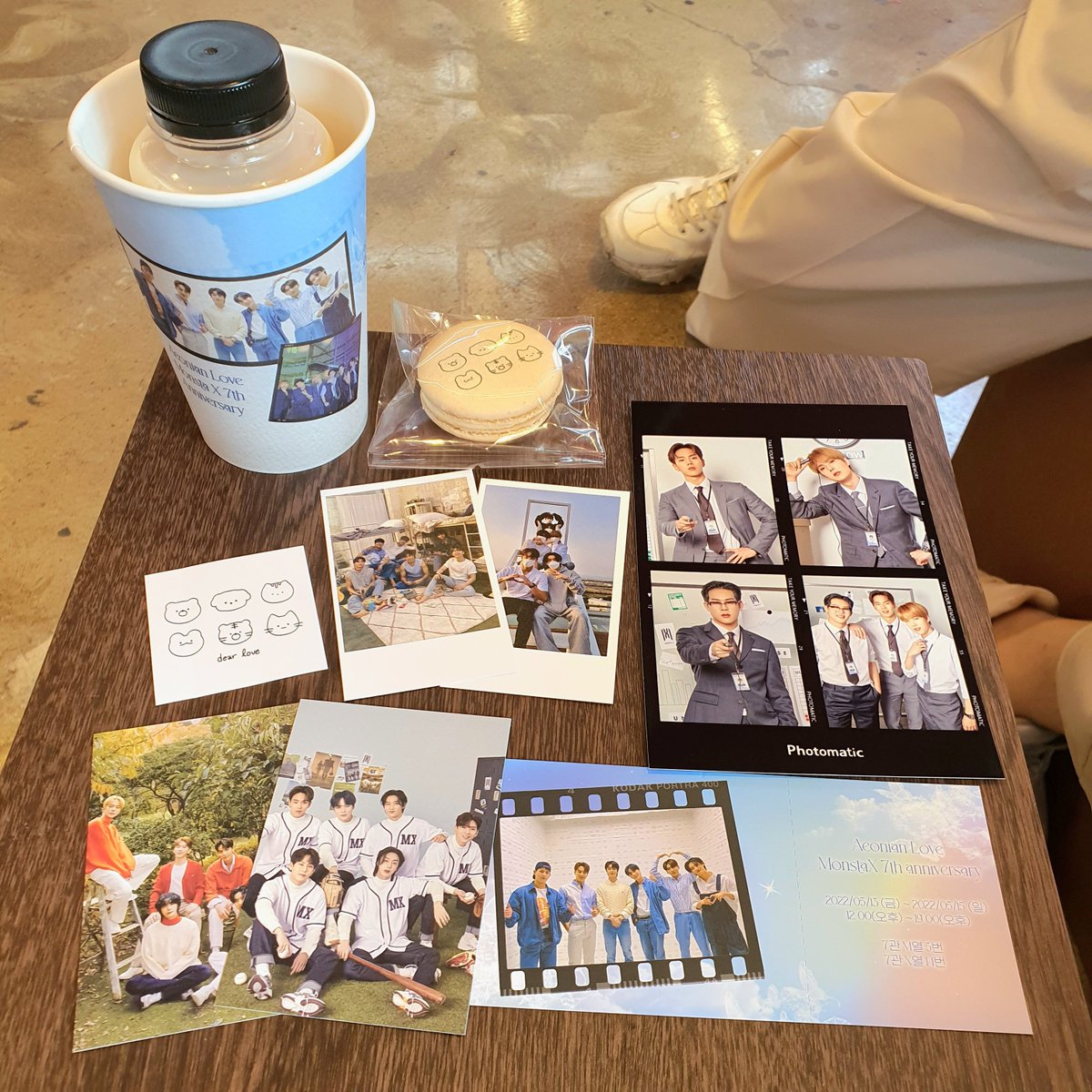 IM_YoungE's tweet photo. 220513 - 5
@monx220124💜  @KHIM9396🧡
P가 쭈글탱이어서 웃겨쓰~
많고 많은 사진 중에 이미녁 노출 사진만 눈에 들어왔음ㅎㅎ
나눔존인 줄 모르고 우왕거리면서 이것도 찍어야지 한 나는 멍청이...
#카페부스연남
#AeonianLove_MX  #MX_영원히_사랑할게
#MONSTA_X  #몬스타엑스
#몬스타엑스7주년 https://t.co/UK14bXdShI