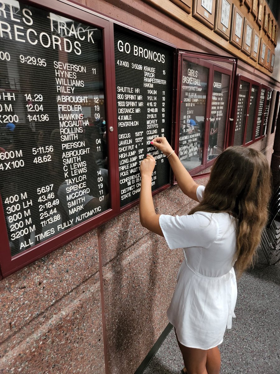 LSNGirlsTrack's tweet image. Congrats again to Olivia King on her record breaking throw. Let's do it again Saturday! @LSNActivities @LSNTrackField