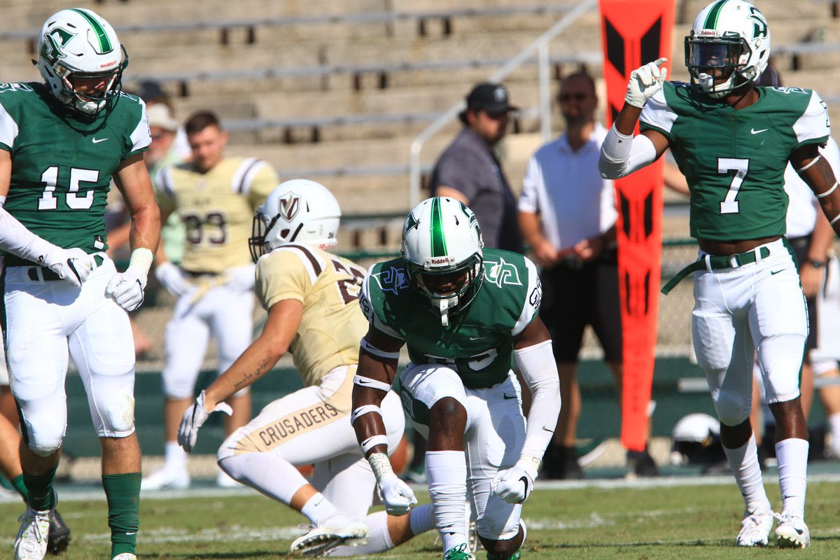 Eli_Durden's tweet photo. After a great talk with @jj5151 and @Star_ReadyAth , i’m blessed to receive my first D1 offer from Stetson University. Go Hatters! https://t.co/RFlaHwz27o