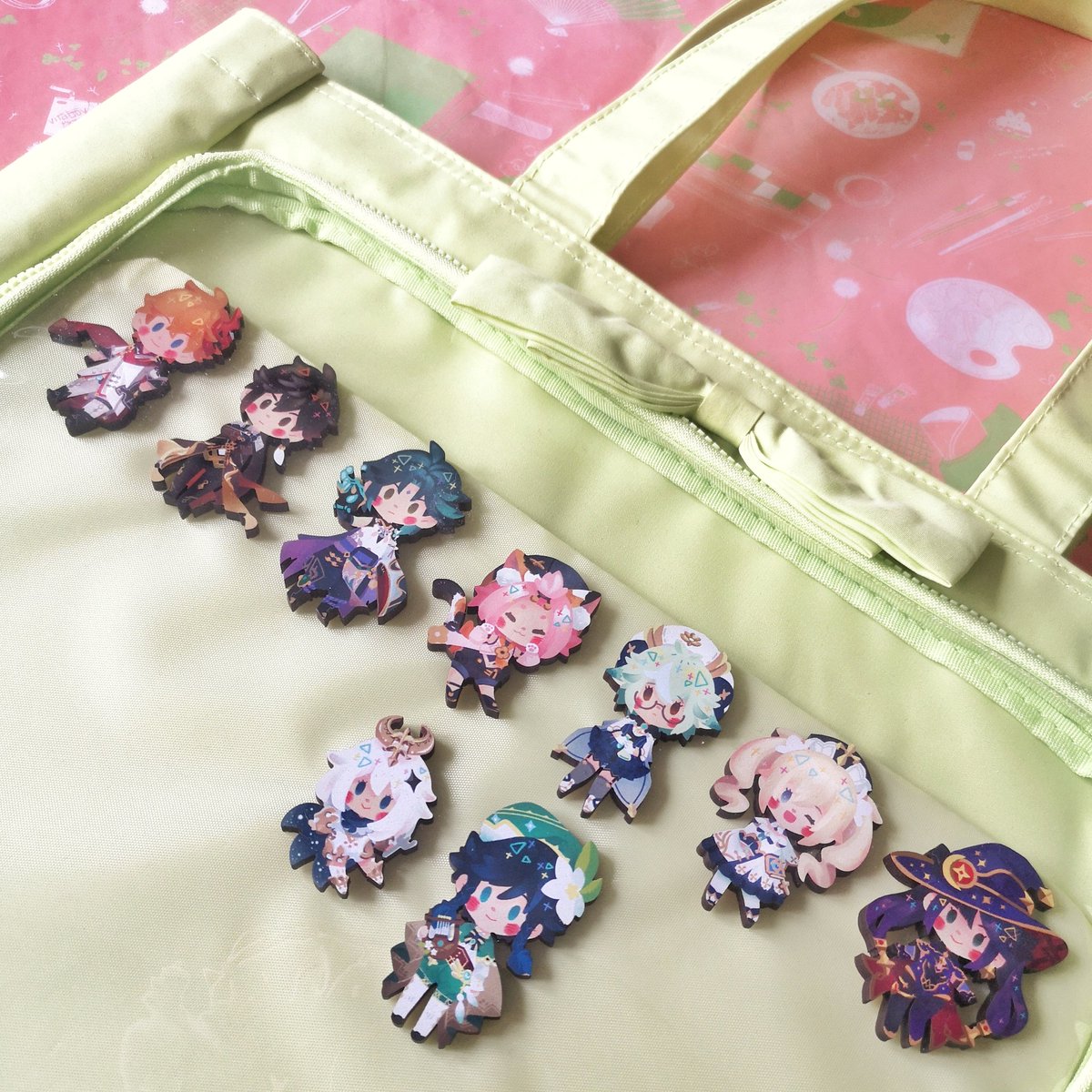 A little preview of what the wooden pins and their backing card look like physically (⸝⸝⸝´꒳`⸝⸝⸝)╯

Um.. 👉👈 sorry for posting so much, I hope people are not fed up ;;