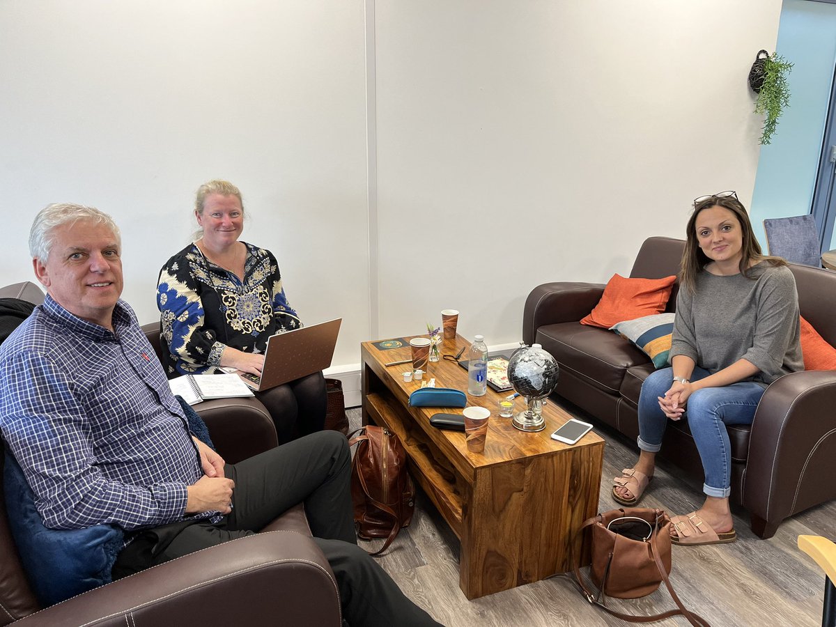 JayneKendall63's tweet photo. A big shout out to our wonderful @CranfieldTrust volunteer Victoria Goody, also CEO of @UsInABus who travelled from Surrey for a business planning meeting with Remember2Care a small CIC based in Llantrisant. #probonosupport #wales #volunteering #nevermoreneeded 🙌🏻🙌🏻 https://t.co/i2kp3JjI1i