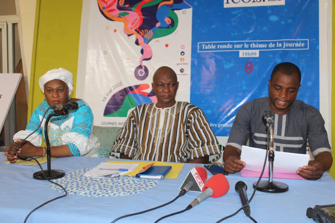 MCCAT_BF's tweet photo. Le Directeur Général du @Livre et de la @Lecture Publique, Valentin KAMBIRE, représentant la Ministre de la @CCAT, a présidé la cérémonie officielle de la Journée Internationale des Musées ce mercredi 18 mai 2022 au Musée national.
Lire👉https://t.co/j4JRqUXCoB https://t.co/jiLiLu2Kgn