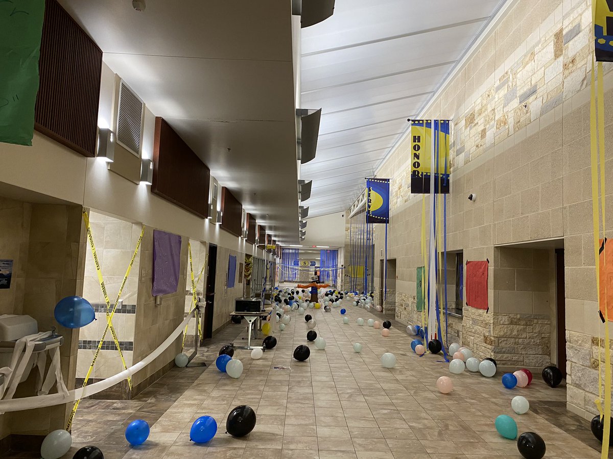 Valestool's tweet image. From-Sunnyvale class of 2022 #getpranked #seniors22 #seniorprank
