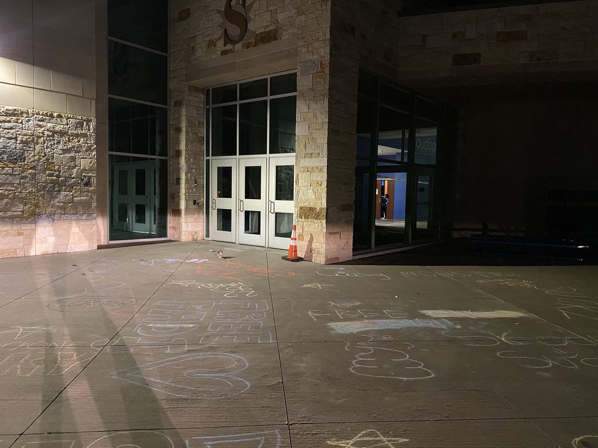 Valestool's tweet image. From-Sunnyvale class of 2022 #getpranked #seniors22 #seniorprank