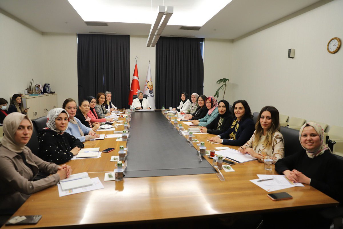 Av_Sibel33's tweet photo. Ak Parti Genel Merkez Kadın Kolları  Olağan Merkez Yürütme Kurulu (MYK) Toplantımızı, Başkanımız Sayın @aysekesir Başkanlığında gerçekleştirdik.
@AKKADINGM https://t.co/aBP8CTCavu