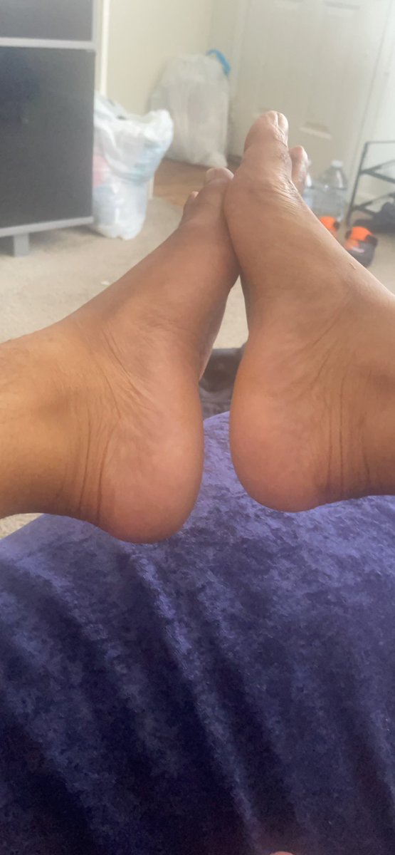 dloralfreak's tweet photo. I love feet. Wish I was sucking some right now. #dlfeet #feetlicking #dmvdlfreaks #bmorefreak #feet https://t.co/3wxjdsmJsr