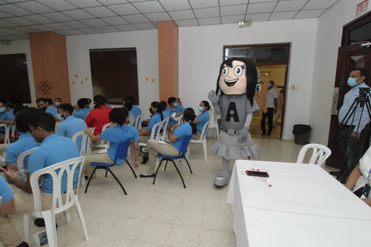 Por 2.ª ocasión estamos en el <a href="/DominicanoDLS/">Dominicano De La Salle</a> llevando el #TallerEFEC: Mi identidad y nuestra democracia, pero esta vez con la presencia de Actina y Cedulín, personajes de la <a href="/juntacentral/">JCE</a> que sirven para ilustrar los servicios de la misma, que son:emisión de actas y  cédulas.