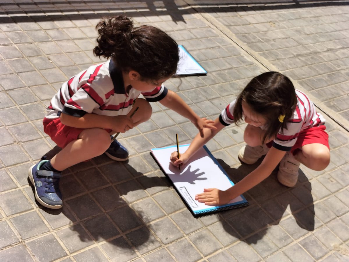 ColegiosElValle's tweet photo. Nos divertimos dibujando #sombras ✍🏻👤
#ColegiosElValle #EstimulacionTemprana #EducaciónInfantil #3INF #VB #ElValle https://t.co/Ogr6IgcZMM