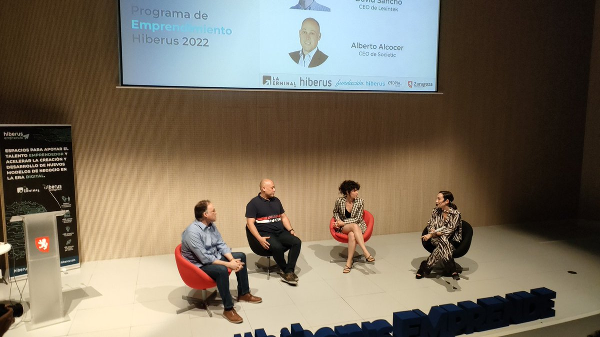 rafaeldmt's tweet photo. ¡¡Empezamos!! Charla con los mentores. #DemoDayHiberus https://t.co/QoLHGHPy2d