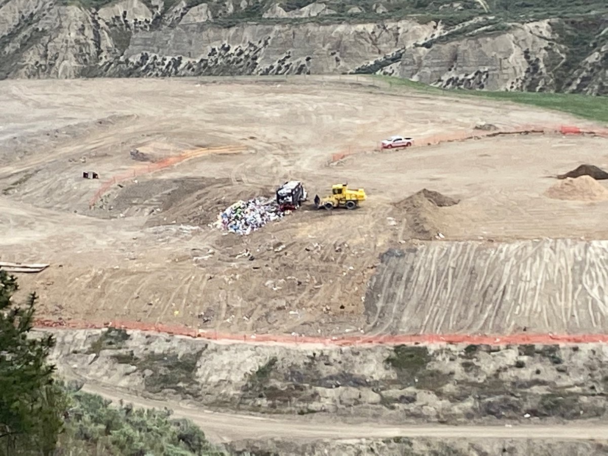 teamossenbrink's tweet photo. Recycling not existing @cityofkamloops @BCEnviroChat https://t.co/HzbVxDLu8v