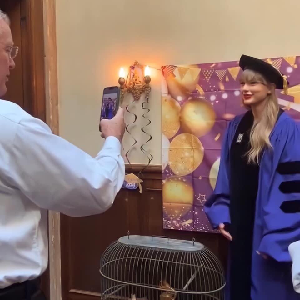 olsenify's tweet image. taylor swift baby aww