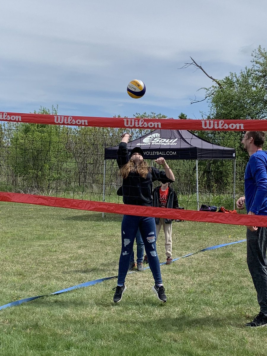 DaleRoadSenior's tweet photo. Mr Page’s gr 7’s getting in some reps with soul beach volleyball https://t.co/5eHFEMlkbD