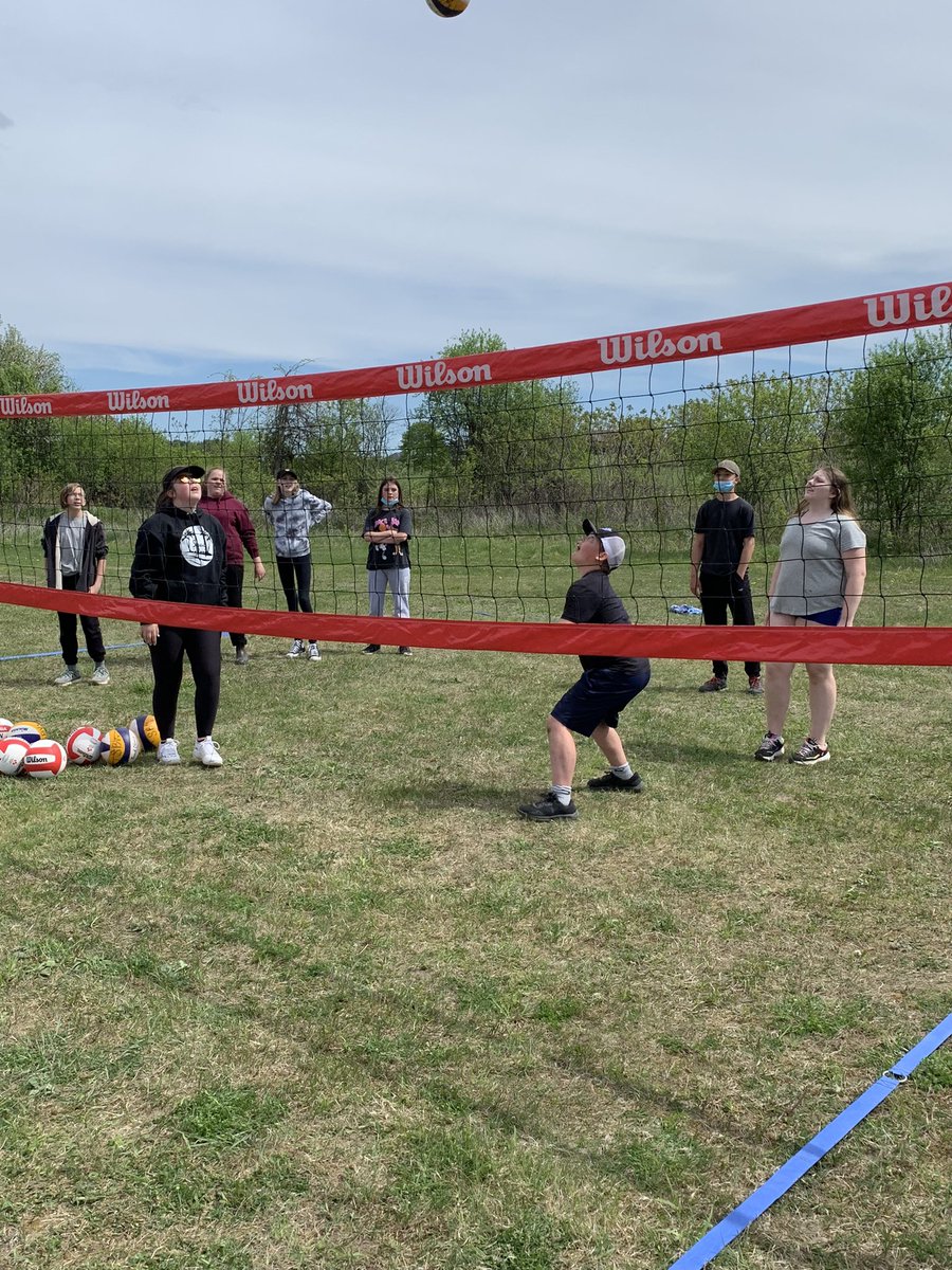 DaleRoadSenior's tweet photo. Mr Page’s gr 7’s getting in some reps with soul beach volleyball https://t.co/5eHFEMlkbD