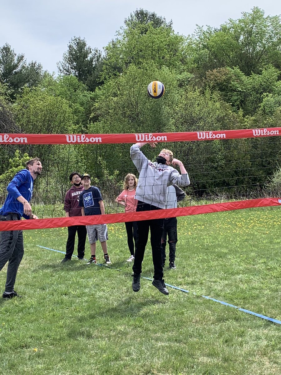 DaleRoadSenior's tweet photo. Mr Page’s gr 7’s getting in some reps with soul beach volleyball https://t.co/5eHFEMlkbD