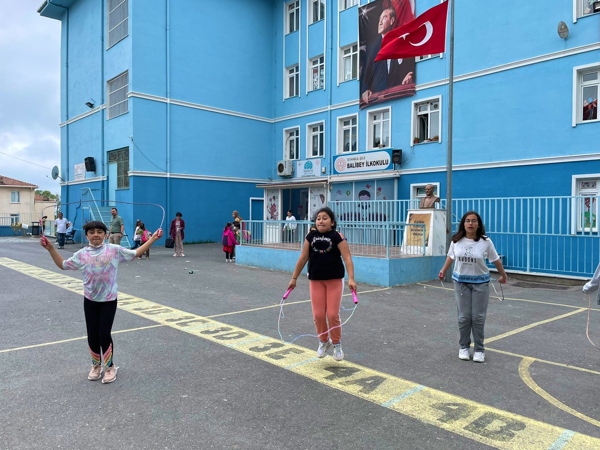 sileilcemem's tweet photo. 🧶 #1ses2hareket 👯
İlçe Millî Eğitim Müdürümüz @OkanAYHAN55, @istanbulilmem “Bir Ses İki Hareket” projesi kapsamında, Şile Balibey İlkokulu öğrencileriyle #ipatlama oyunu oynadı.
#19MayısAtatürküAnmaGençlikveSporBayramı etkinlikleri hafta boyunca✌️🇹🇷
@tcmeb @memleventyazici https://t.co/KPdQQaGCwF