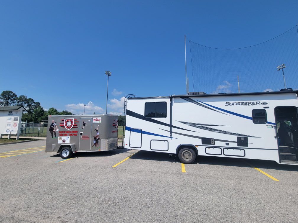 MorrisHSTrailer's tweet photo. We have arrived!
Coach Brian: "Made it to the field, now all we need is rugby!" https://t.co/R1QQUw8i7l
