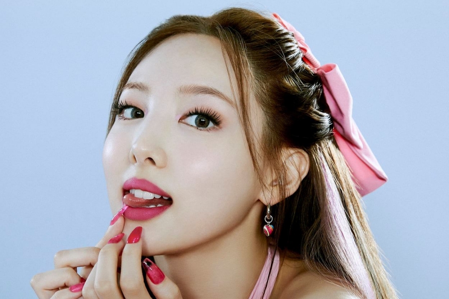 #TWICE's #Nayeon Announces Solo Debut Date And Details With Exciting 1st Teaser
soompi.com/article/152694…
