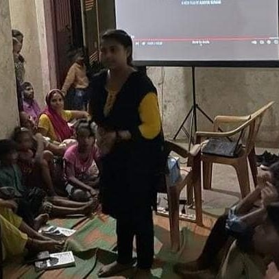 AmitAmbedkar_'s tweet photo. लखनऊ के बुद्धेश्वर, भपटामऊ में युवाओं के साथ फिल्म स्क्रीनिंग कर संवैधानिक मूल्यों पर चर्चा किया गया। जिसमें सभी ने अपने विचार सांझा किया।
 #FilmScreening #documentary #Lucknow #peace #constitutionalrights #constitutionvalue #InitiativeFoundation #initiativeforchange #democracy https://t.co/s3Ix28D9J5